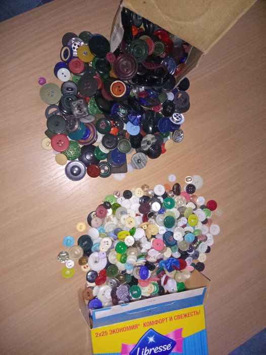 Продам пуговицы винтаж+ есть немного ниток