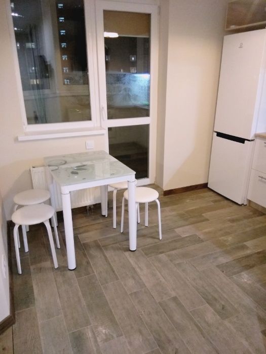 Бровары, посуточно, двухкомн, Лесной квартал, центр, новый дом, 5 мест