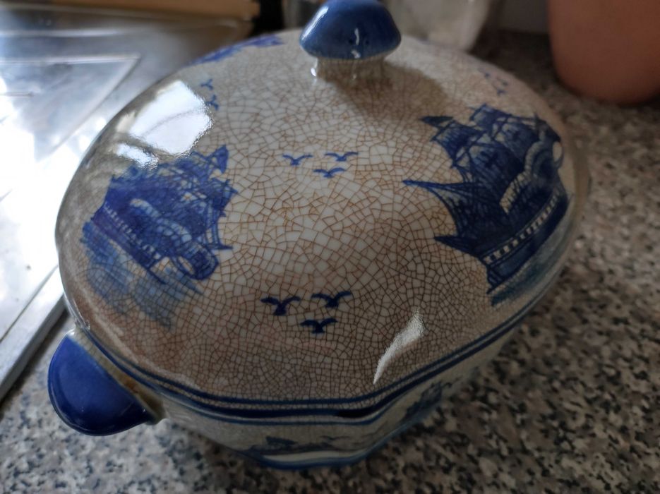 Terrina em loiça  antiga