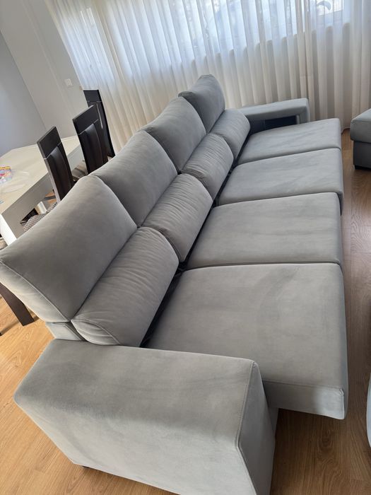 Sofá azul con deslizantes