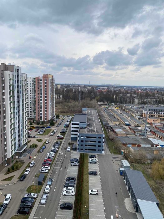Відкриті машиномісця на 5-му рівні наземного паркінгу в ЖК Місто Квітів. Без комісії.