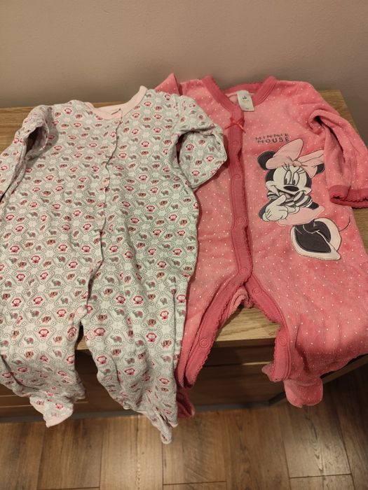 Paka ubrań niemowlęcych dla dziewczynki (rozmiar 74)
