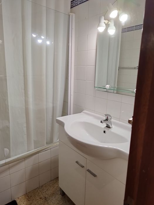 Quarto Loures com despesas incluídas com 2 wc