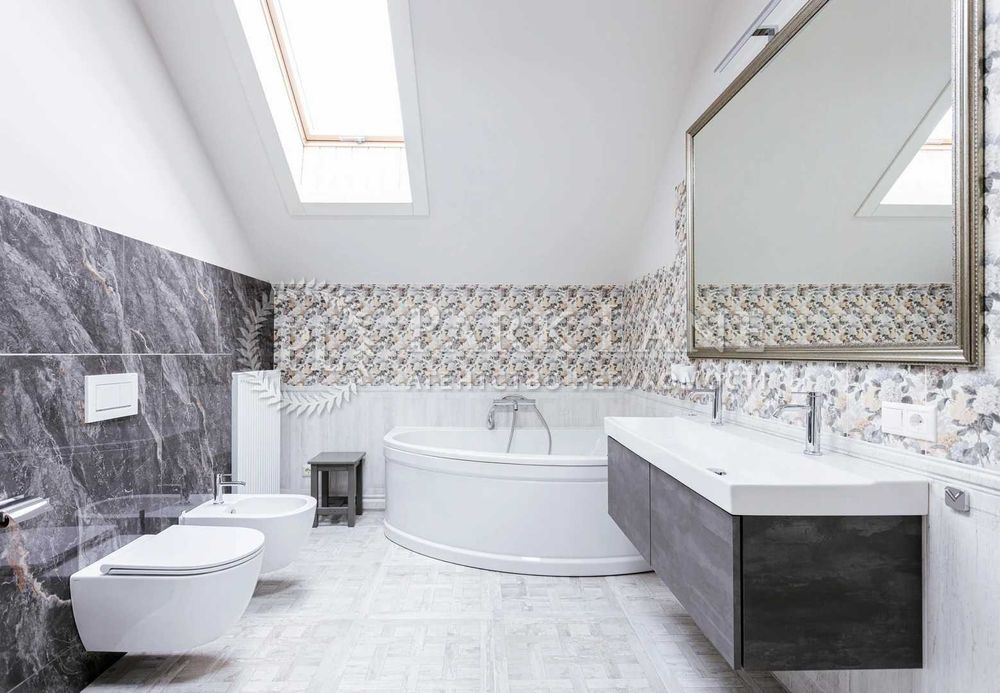 Продаж якісного будинку з просторою територією в Лісниках