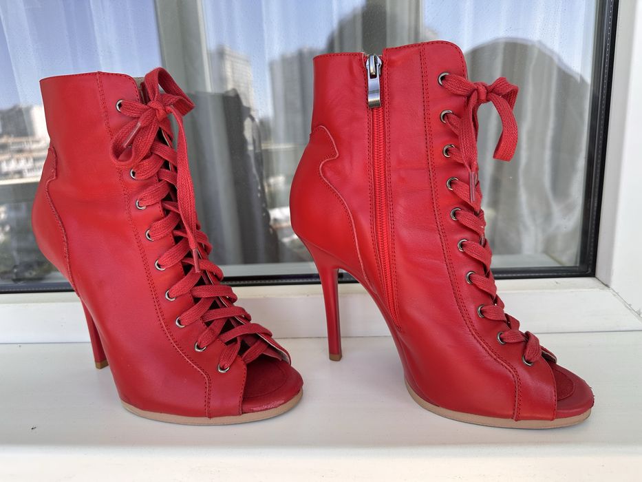 Туфлі для хай хілс high heels