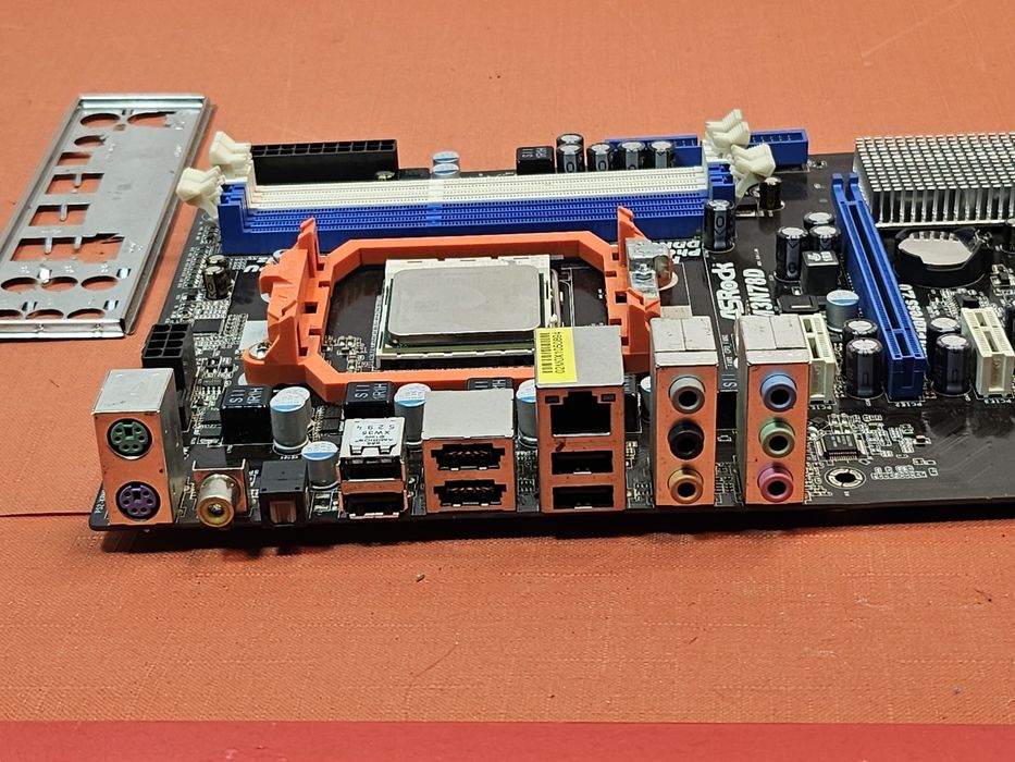 płyta główna ASRock M3N78D, AMD Phenom II X4 B95