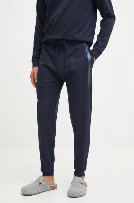 Бавовняні штани лаунж BOSS колір синій з принтом 50527454