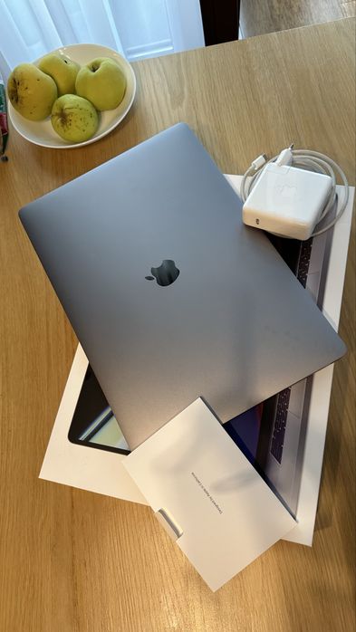 MacBook Pro 16” 2019 – i7 / 32 GB RAM