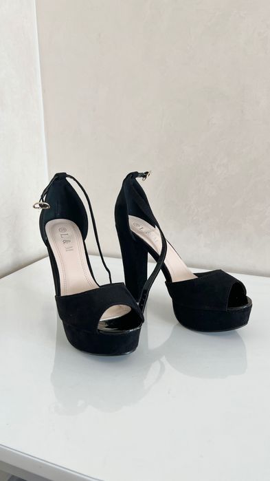 Туфлі /Босоножки замш жіночі 39-40