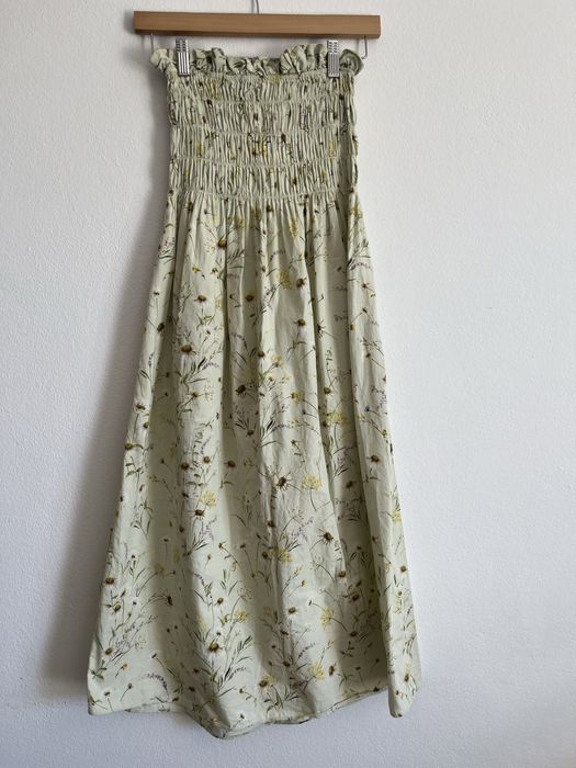 Vestido verde-pastel florido cai-cai