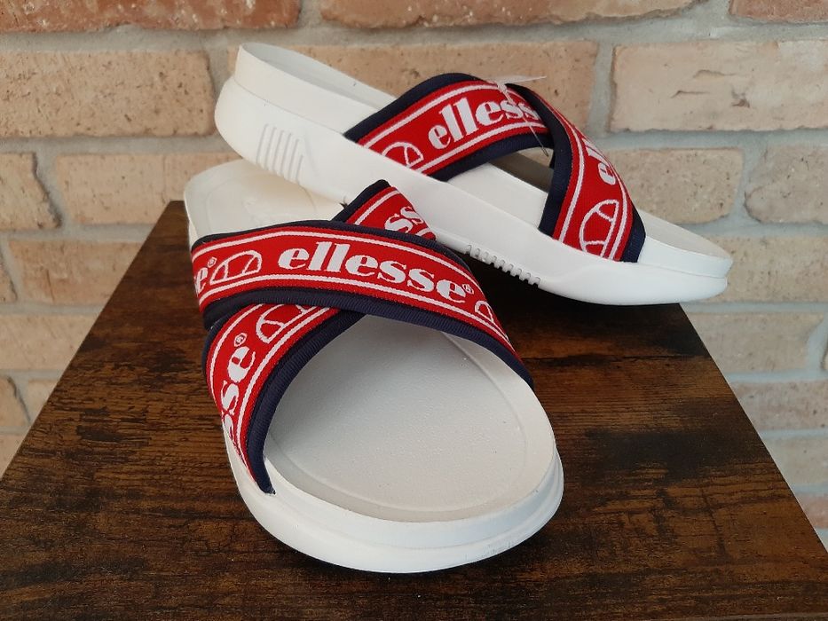 Klapki ellesse na gumowej podeszwie