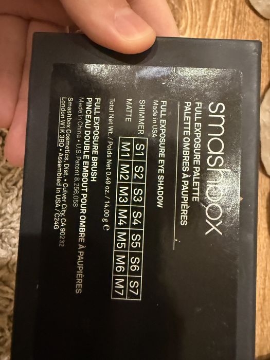 Мінеральна пудра, консилер, бронзер Lily Lolo, Youngblood, стік Rare Beauty, палетка тіней Smashbox для проблемної шкіри
