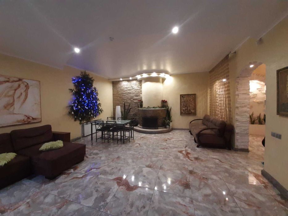 Дом 450 кв. До 35 человек. Сауна, беседка, теннис, генератор, бассейн.