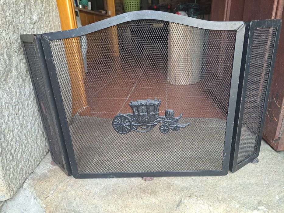 Proteção de lareira / resguardo metálico