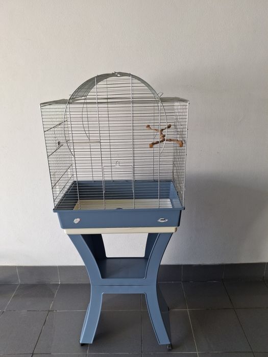 Gaiola de pássaros com suporte