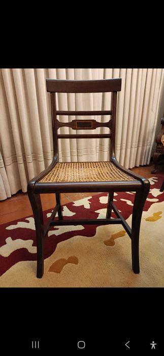 Mesa de jogo quadrada com 4 cadeiras