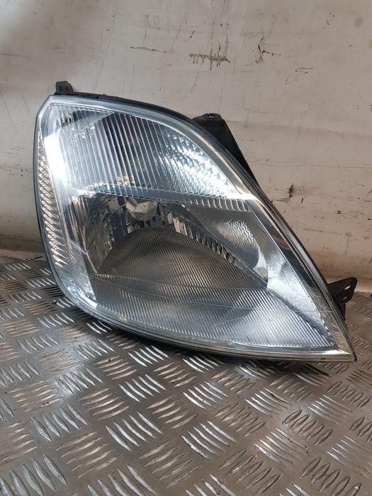 Lampa Prawa Przód Ford Fiesta Mk6 02R- Europa