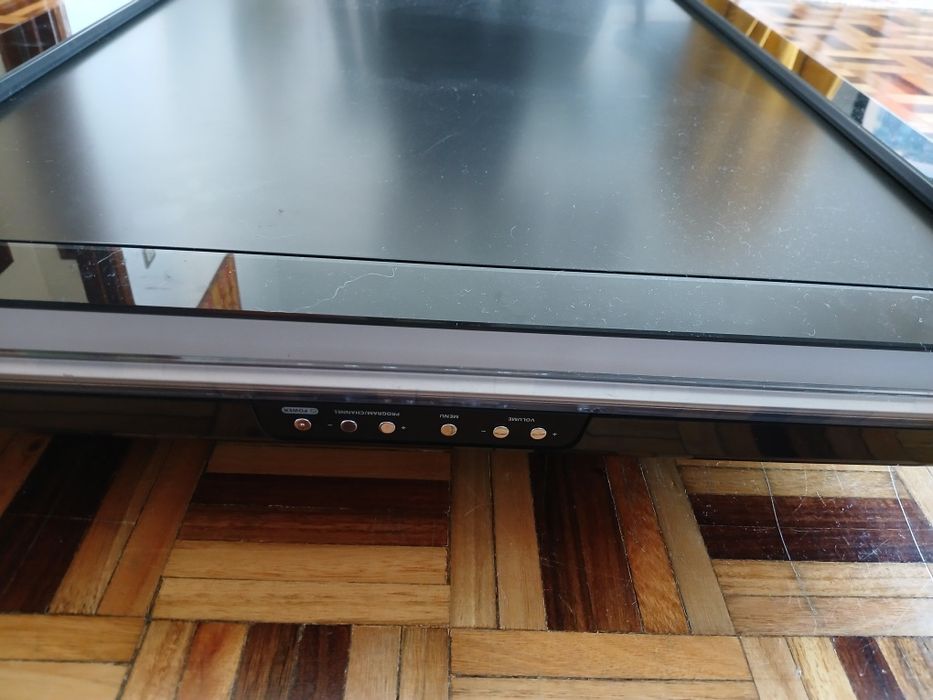 TV LCD Philips Cineos Ambilight 42" 107 cm (Não Liga)