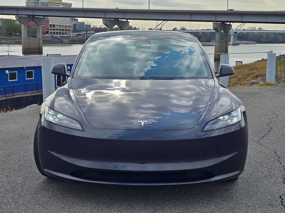 Tesla Model 3 Long Range      2025