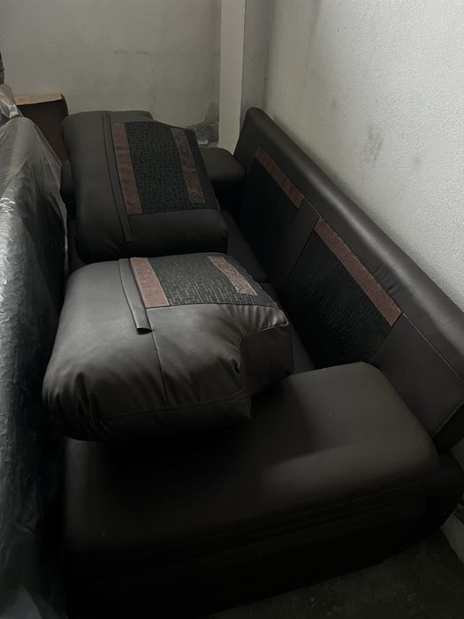 Conjunto sofas castanho escuros