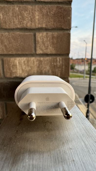 Zestaw Ladowarka 20 W + Kabel Ligthning Usb -C 2 M