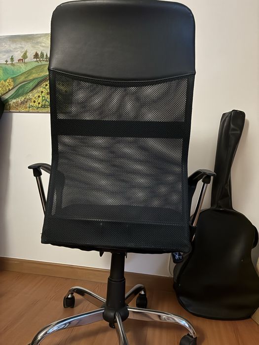 Cadeira de escritorio em tecido e rede