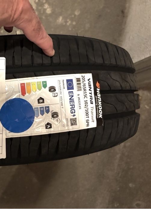 2 pneus novos Hankook Vantra Transit 205/65 R15C