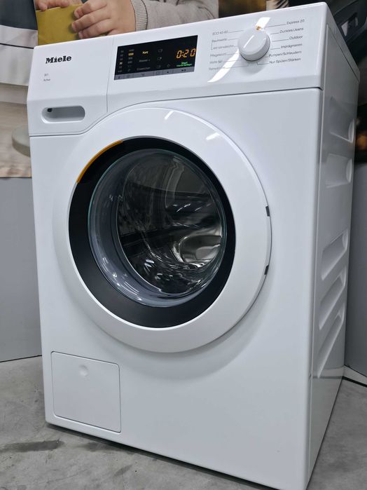 преміум MIELE W1 ACTIVE пральна машина на 8 німецька якість  2025 роки стан нового