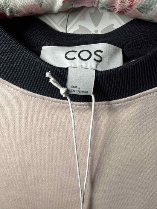 Футболка COS жиноча