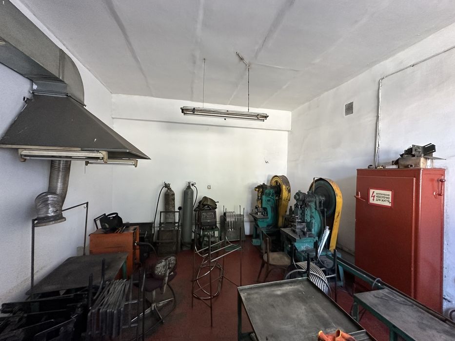 Здається в оренду виробниче приміщення.