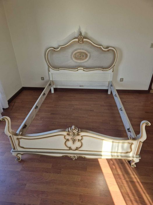 Mobília de quarto branca com lacados