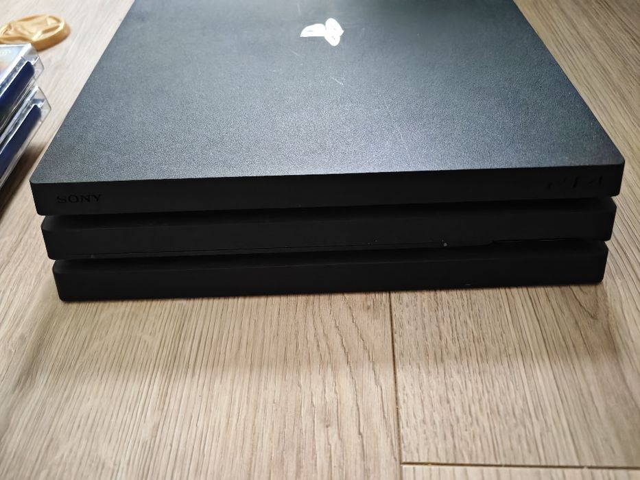 Konsola PlayStation 4 Pro 1tb SSD 2 pady super stan