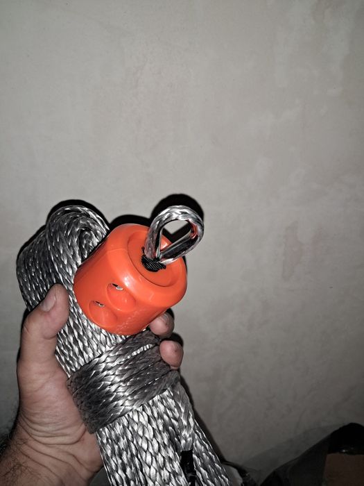 Відбійник, стопер, амортизатор крюка- гаку тросу лебідки.