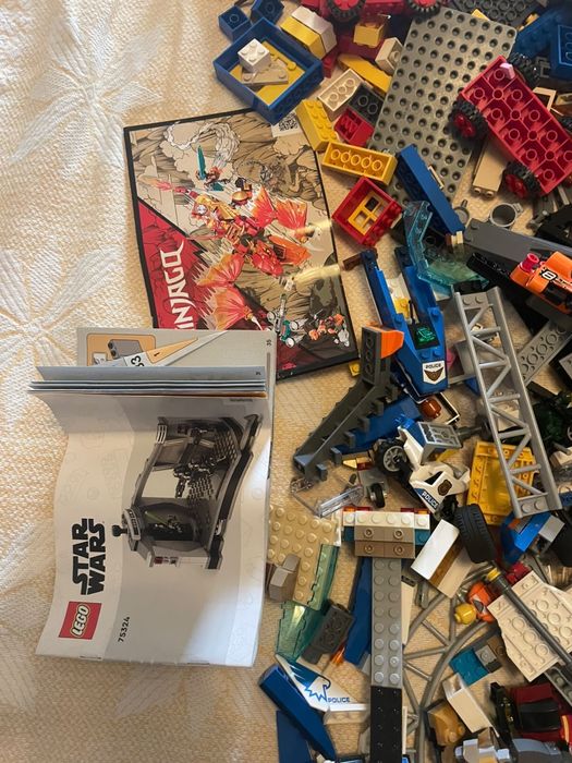 Diversas peças de Lego