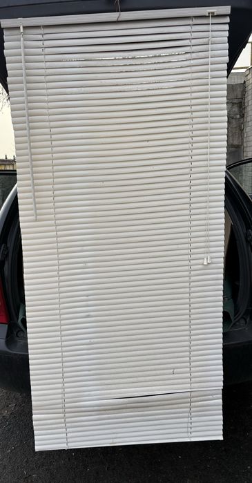 Жалюзи для окна.