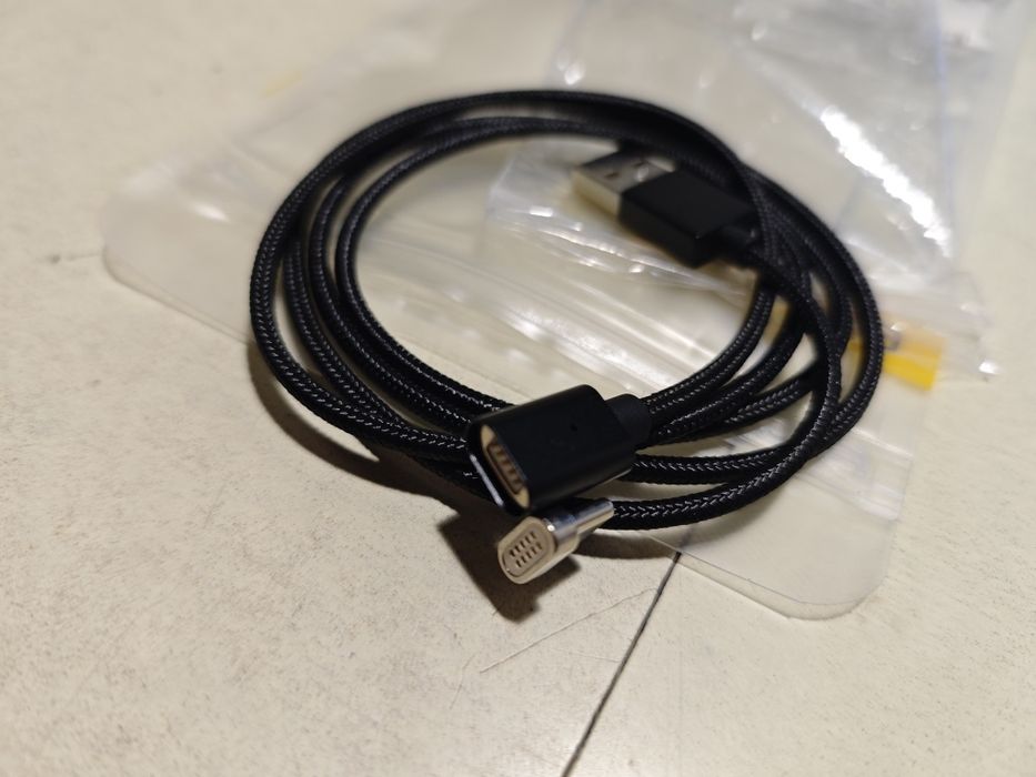 Зарядний кабель ESSAGER для телефона чи планшета.