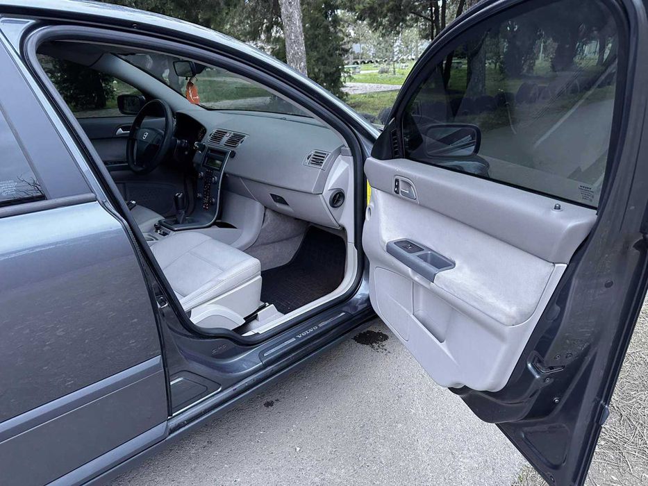 Volvo S40 в отличном состоянии (1,6 бензин, 2006 год)