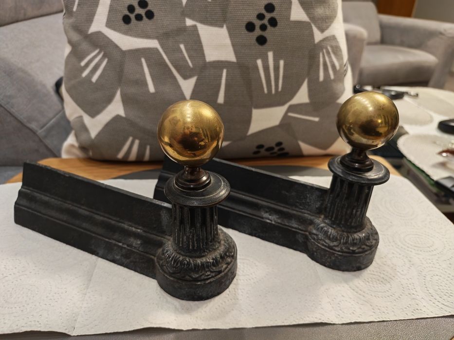 Stojaki podpory wilki do kominka Francja