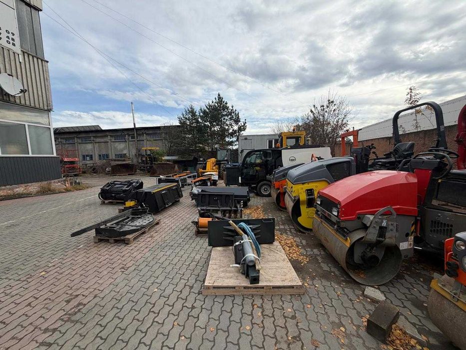 Щітка навісна для навантажувачів CAT, BOBCAT, JCB