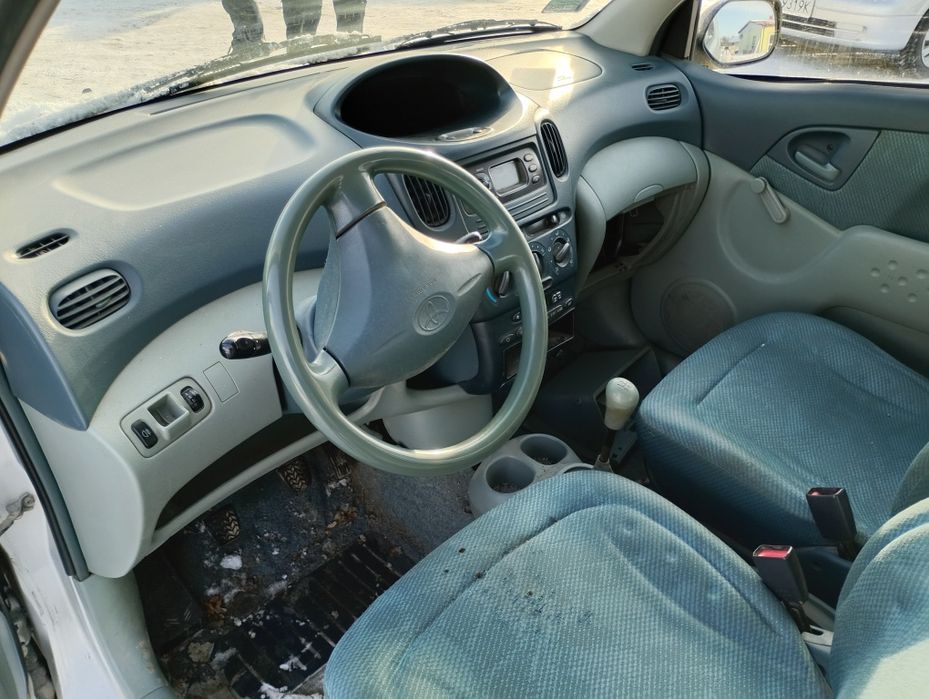 Toyota Yaris ,2000r. 1.3 Pb - na części.