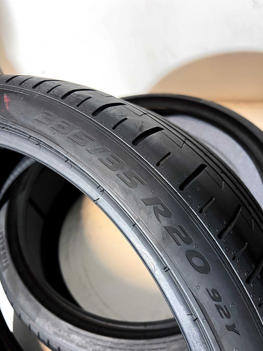 Pneus Pirelli Pzero PZ4 Elect (EV) - 235/35/20 - Como NOVOS