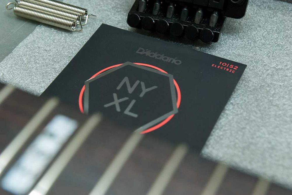 Guitarra Elétrica ESP M-II Deluxe (NOS sem um único risco)