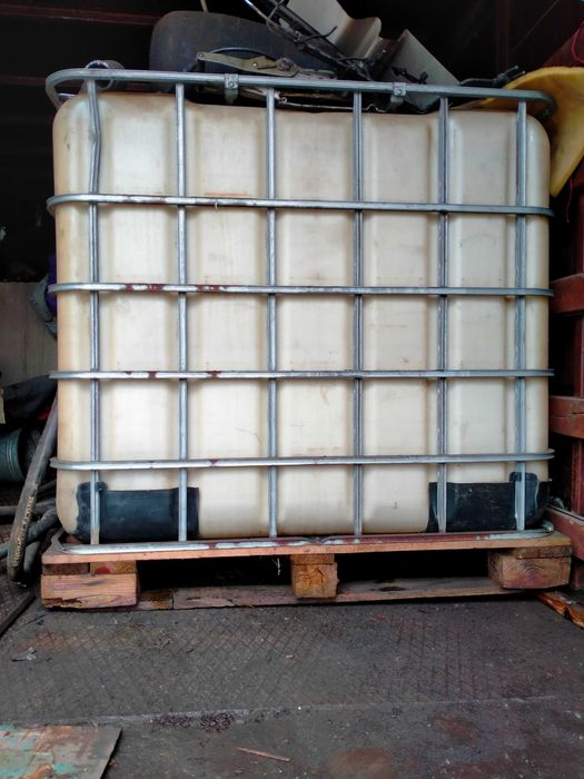 Баки для зберігання палива на 1000л