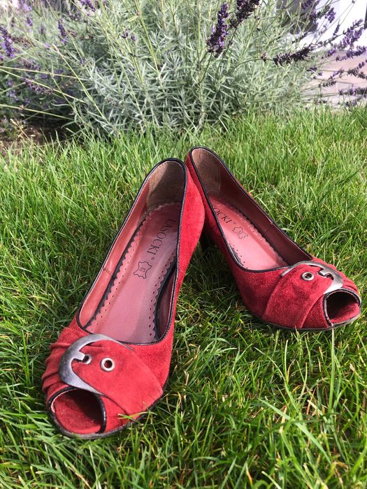 Bordowe szpilki bez palców