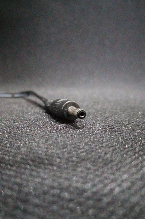 Carregador de telemóvel antigo