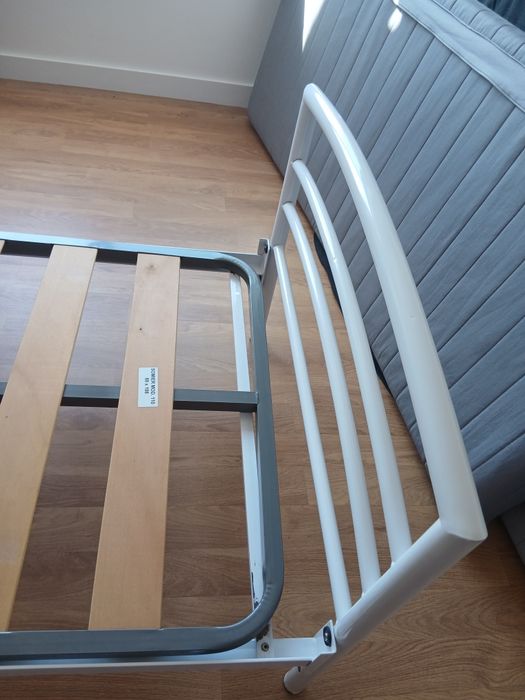 Cama solteiro ótima
