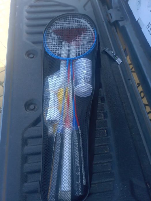 nowy zestaw 4 paletek + siatka do gry w badbingtona