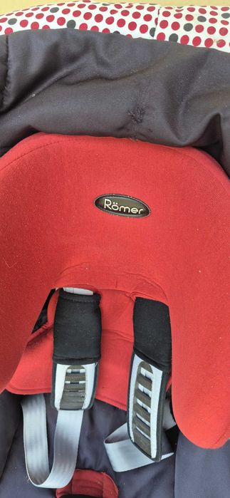Komplet Foteliki Romer dla dziecka do samochodu.
