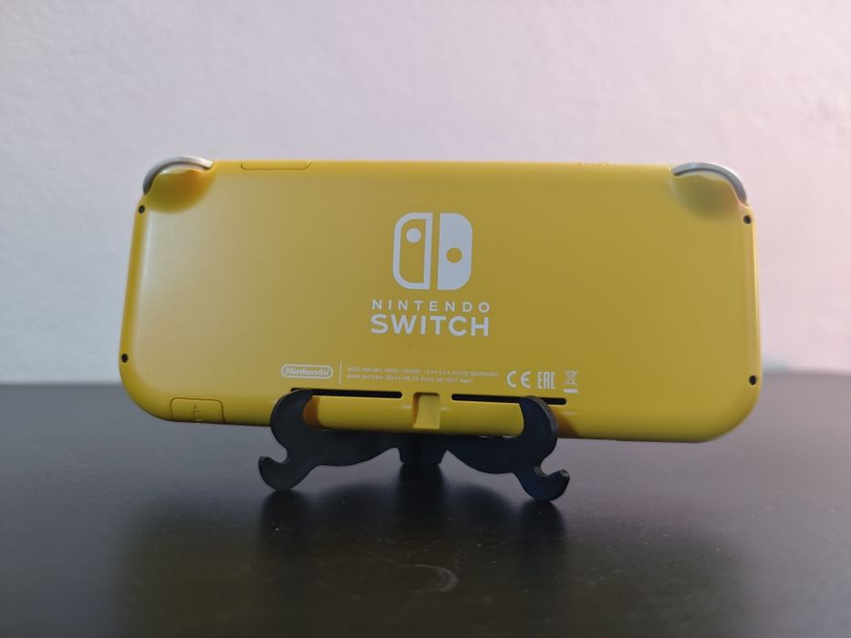 Nintendo Switch Lite Amarela