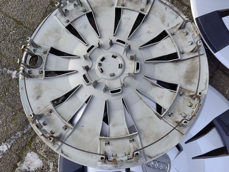 Kołpaki 16 cali Audi Komplet Oryginalne Czarne A1 A3 A4